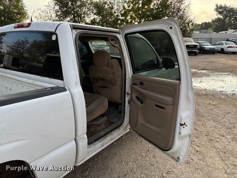 image for item EV3095 2006 Chevrolet Silverado 1500 Crew Cab pickup truck