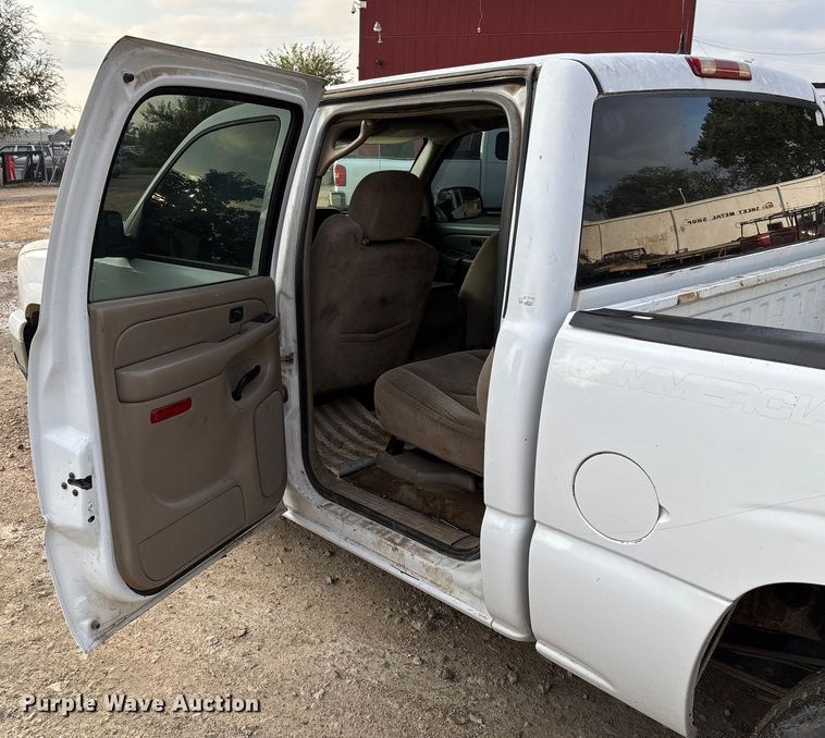 image for item EV3095 2006 Chevrolet Silverado 1500 Crew Cab pickup truck