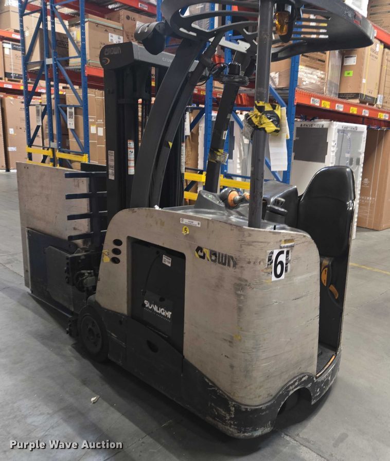 image for item EV5356 2015 Crown RC5545-40 forklift