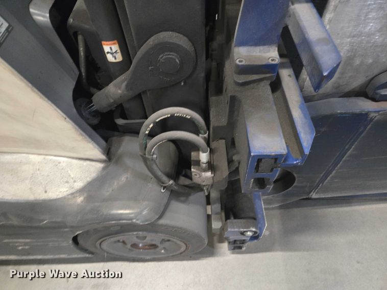 image for item EV5356 2015 Crown RC5545-40 forklift