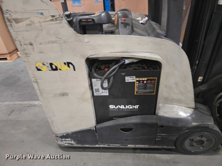 image for item EV5356 2015 Crown RC5545-40 forklift