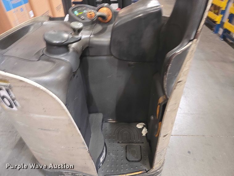 image for item EV5356 2015 Crown RC5545-40 forklift