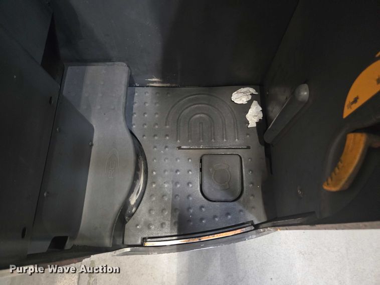 image for item EV5356 2015 Crown RC5545-40 forklift