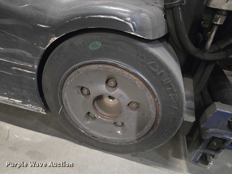 image for item EV5356 2015 Crown RC5545-40 forklift