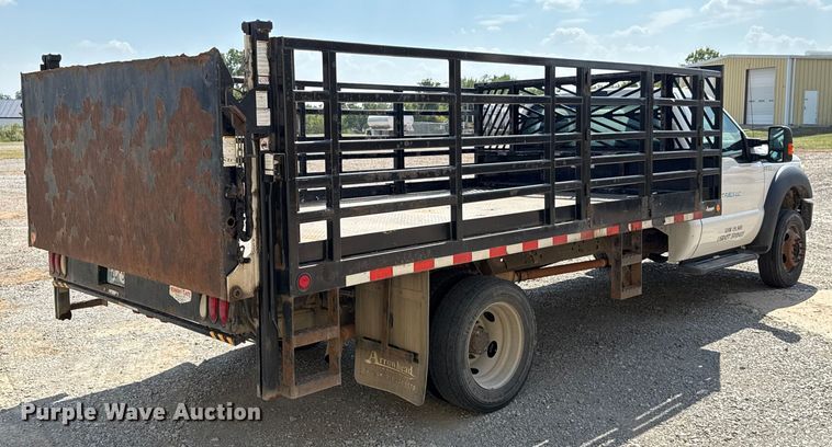 image for item GH9322 2016 Ford F550 Super Duty flatbed truck