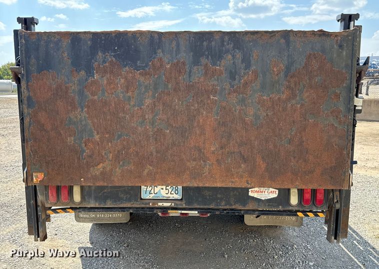 image for item GH9322 2016 Ford F550 Super Duty flatbed truck