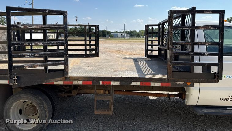 image for item GH9322 2016 Ford F550 Super Duty flatbed truck