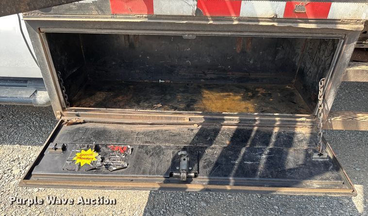 image for item GH9322 2016 Ford F550 Super Duty flatbed truck