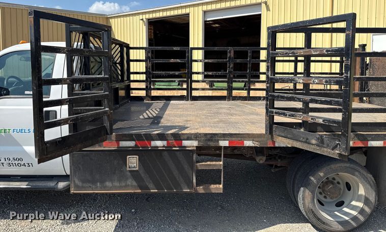image for item GH9322 2016 Ford F550 Super Duty flatbed truck