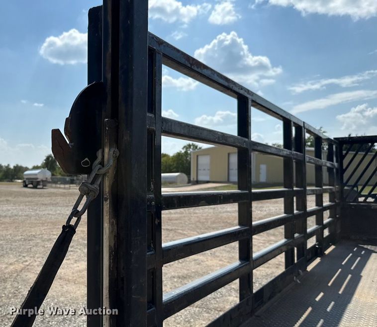 image for item GH9322 2016 Ford F550 Super Duty flatbed truck