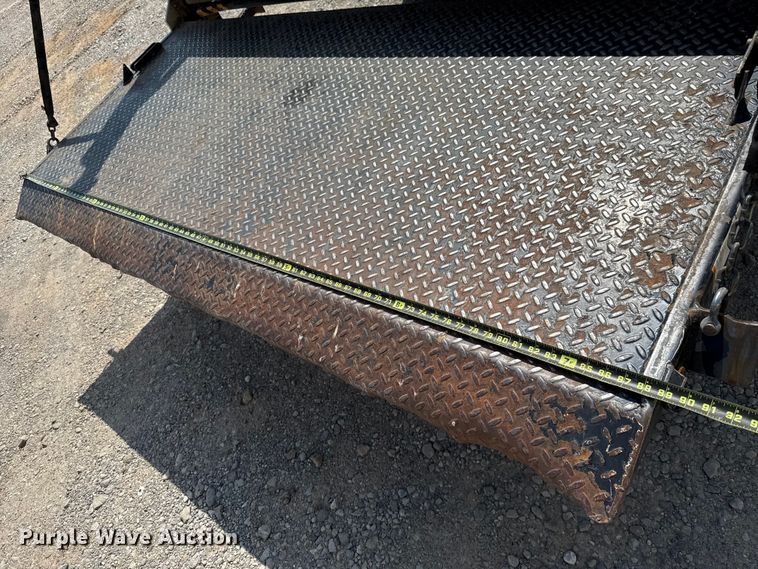 image for item GH9322 2016 Ford F550 Super Duty flatbed truck