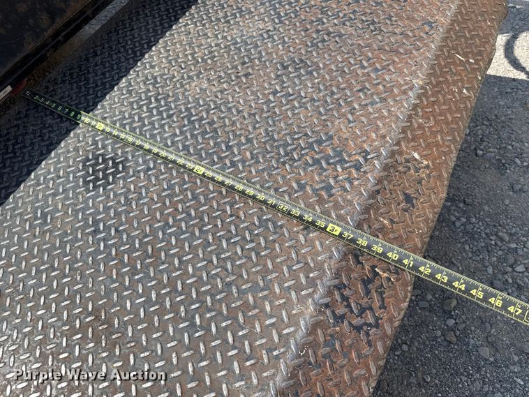 image for item GH9322 2016 Ford F550 Super Duty flatbed truck