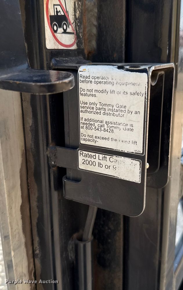 image for item GH9322 2016 Ford F550 Super Duty flatbed truck