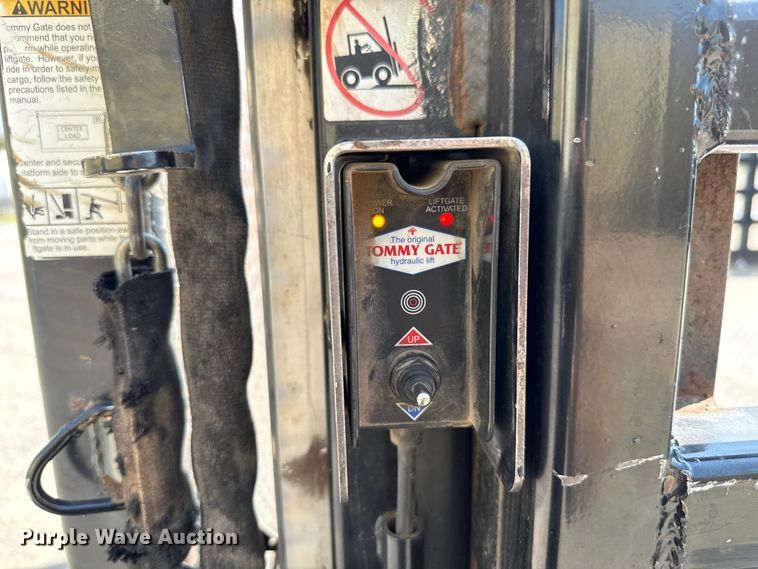 image for item GH9322 2016 Ford F550 Super Duty flatbed truck