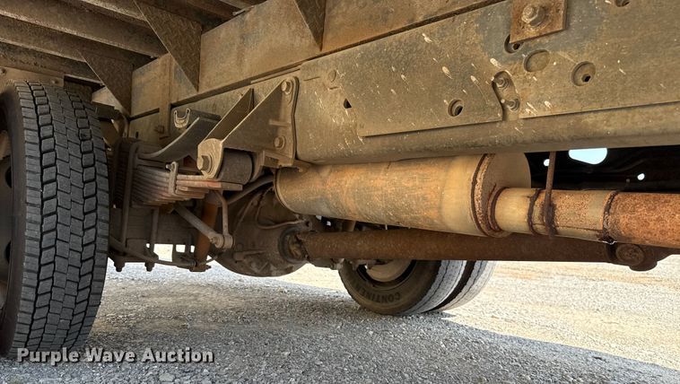 image for item GH9322 2016 Ford F550 Super Duty flatbed truck