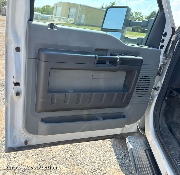 image for item GH9322 2016 Ford F550 Super Duty flatbed truck