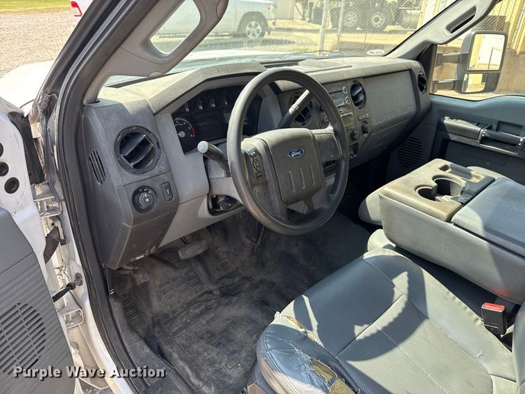 image for item GH9322 2016 Ford F550 Super Duty flatbed truck