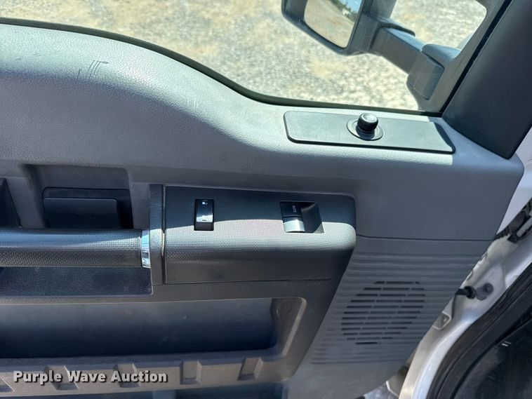 image for item GH9322 2016 Ford F550 Super Duty flatbed truck