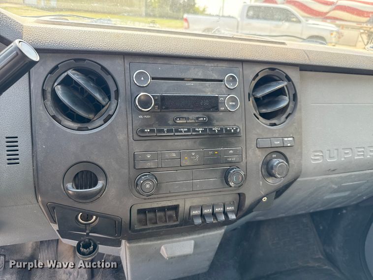 image for item GH9322 2016 Ford F550 Super Duty flatbed truck