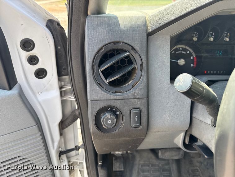 image for item GH9322 2016 Ford F550 Super Duty flatbed truck