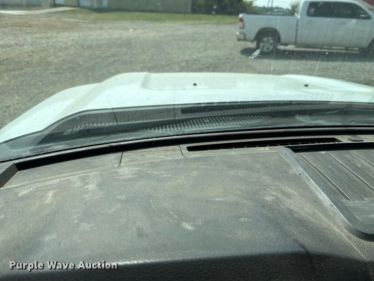 image for item GH9322 2016 Ford F550 Super Duty flatbed truck