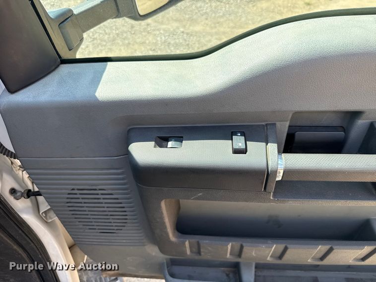 image for item GH9322 2016 Ford F550 Super Duty flatbed truck