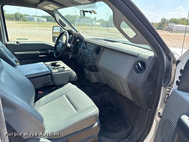 image for item GH9322 2016 Ford F550 Super Duty flatbed truck