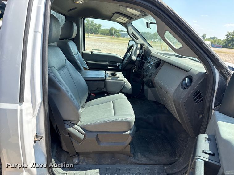 image for item GH9322 2016 Ford F550 Super Duty flatbed truck