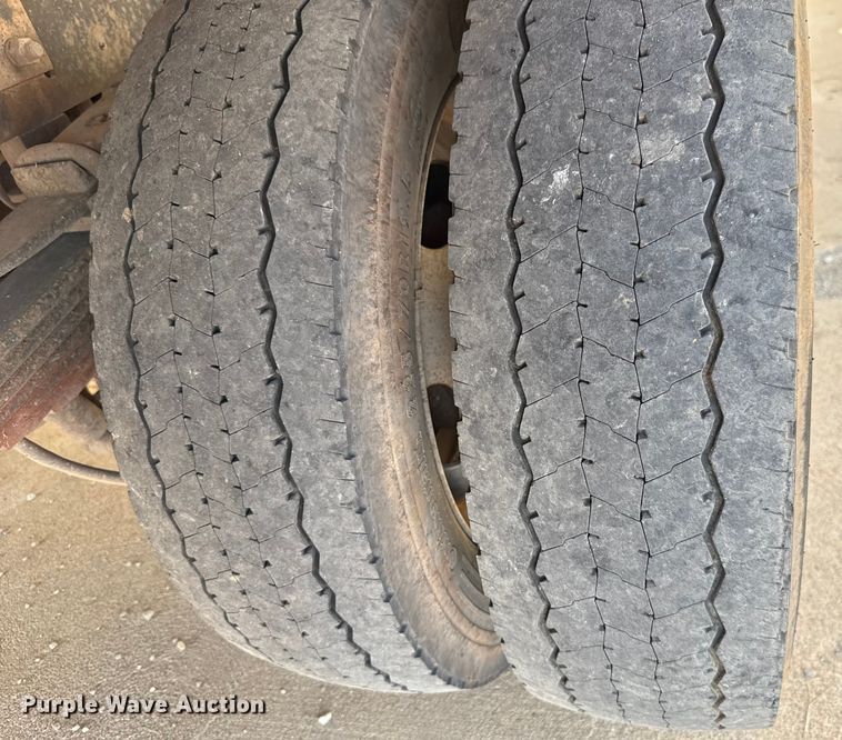 image for item GH9322 2016 Ford F550 Super Duty flatbed truck