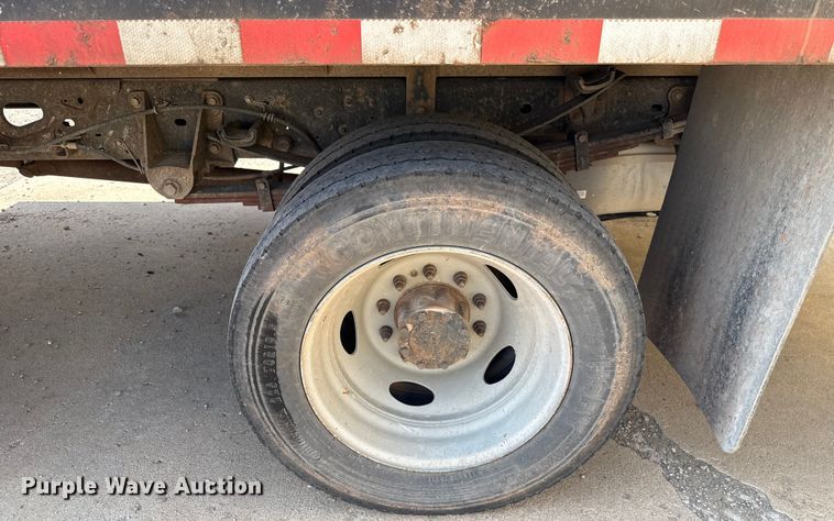 image for item GH9322 2016 Ford F550 Super Duty flatbed truck