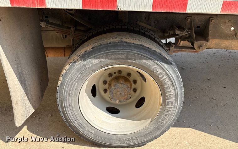 image for item GH9322 2016 Ford F550 Super Duty flatbed truck