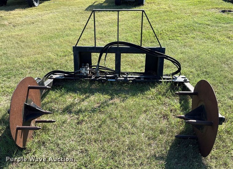 image for item GH9423 Balemaster BMU-3000 Special skid steer bale unroller