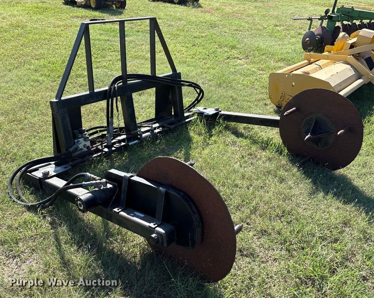 image for item GH9423 Balemaster BMU-3000 Special skid steer bale unroller