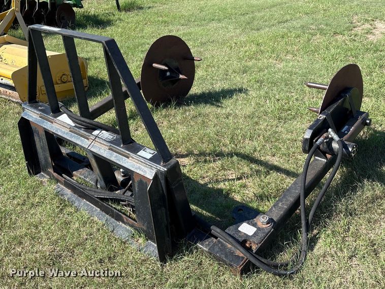 image for item GH9423 Balemaster BMU-3000 Special skid steer bale unroller