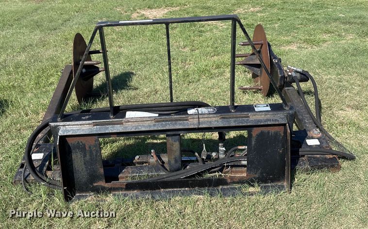 image for item GH9423 Balemaster BMU-3000 Special skid steer bale unroller