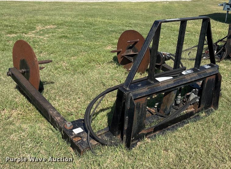 image for item GH9423 Balemaster BMU-3000 Special skid steer bale unroller