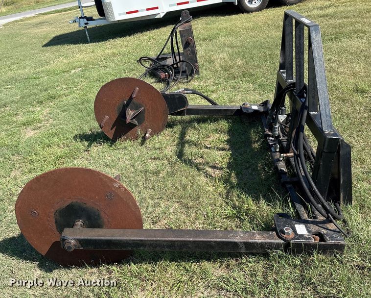 image for item GH9423 Balemaster BMU-3000 Special skid steer bale unroller