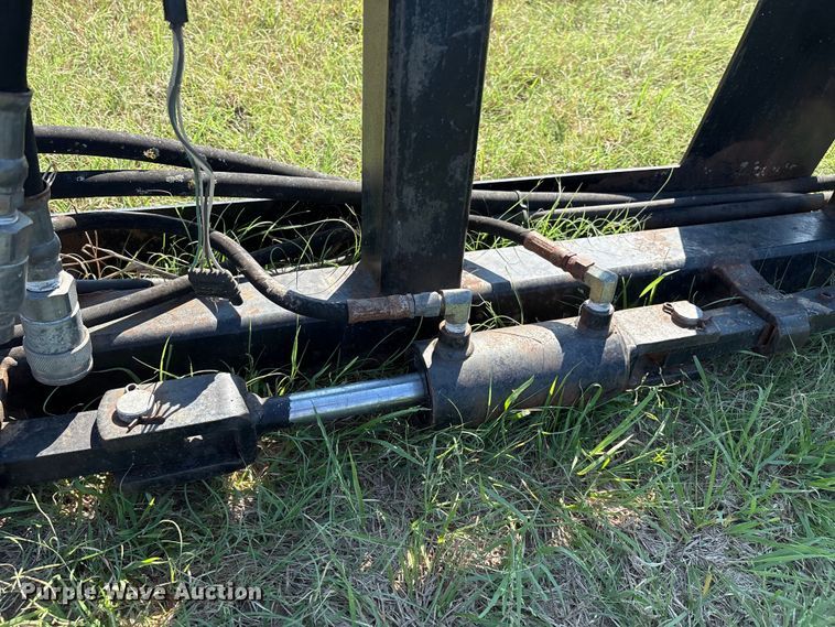 image for item GH9423 Balemaster BMU-3000 Special skid steer bale unroller