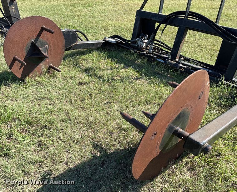 image for item GH9423 Balemaster BMU-3000 Special skid steer bale unroller