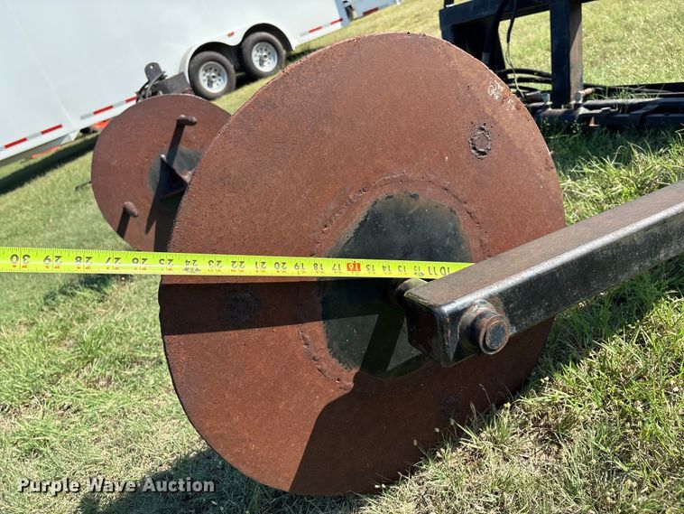 image for item GH9423 Balemaster BMU-3000 Special skid steer bale unroller