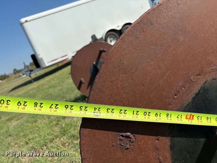 image for item GH9423 Balemaster BMU-3000 Special skid steer bale unroller