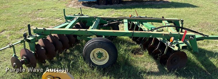 image for item GH9424 John Deere 226 off-set disk