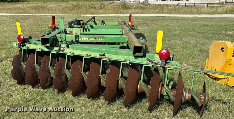 image for item GH9424 John Deere 226 off-set disk