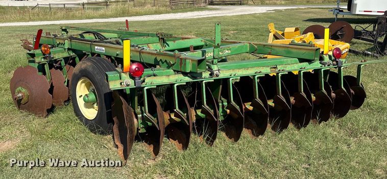 image for item GH9424 John Deere 226 off-set disk