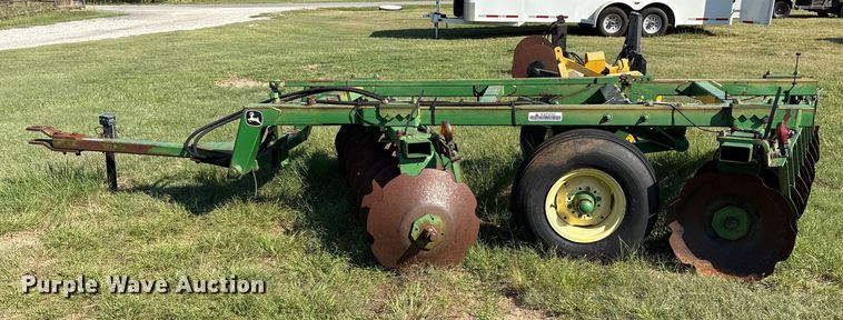 image for item GH9424 John Deere 226 off-set disk