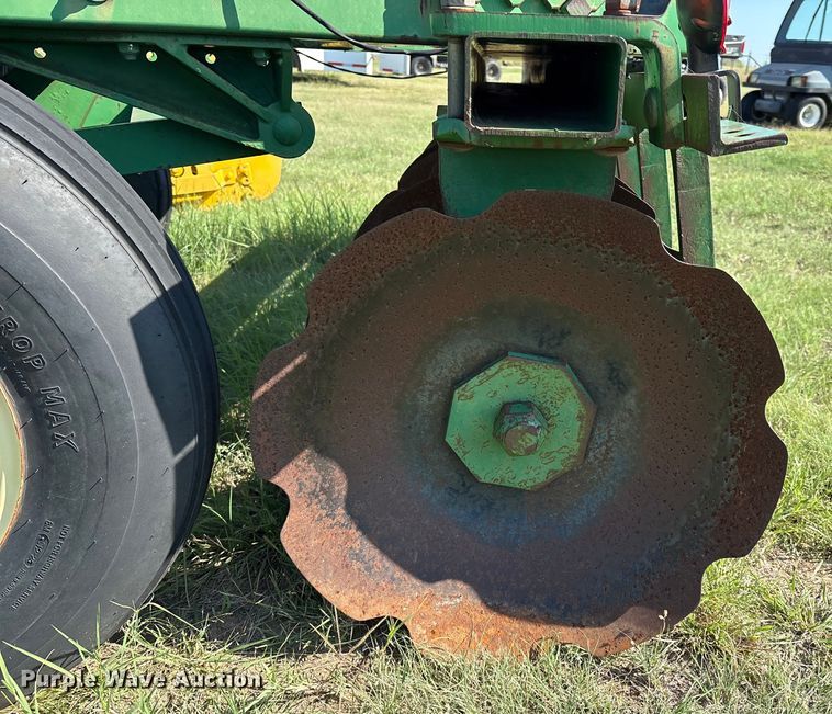 image for item GH9424 John Deere 226 off-set disk