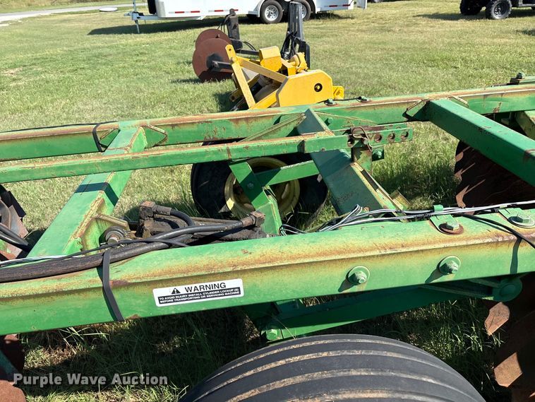 image for item GH9424 John Deere 226 off-set disk