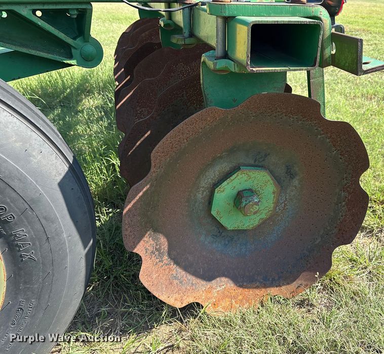 image for item GH9424 John Deere 226 off-set disk