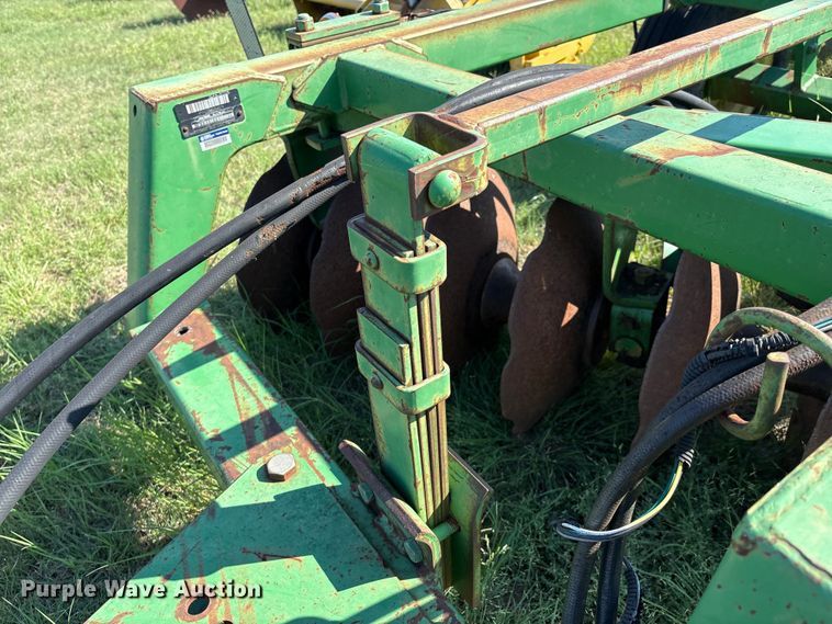 image for item GH9424 John Deere 226 off-set disk