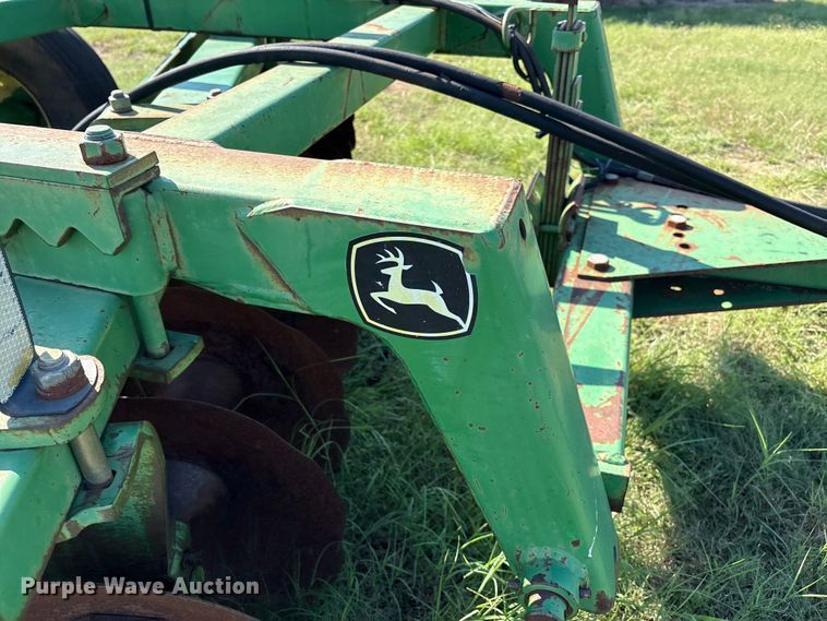 image for item GH9424 John Deere 226 off-set disk